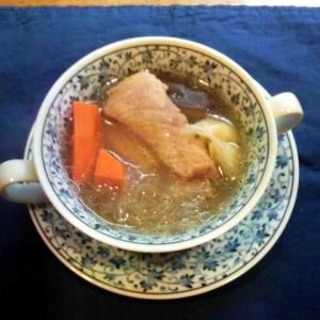 冬の熱々薬膳なべ肉骨茶(バクテー)